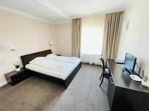 Postel nebo postele na pokoji v ubytování HOTEL OPAL Zalau + 10 fotografií