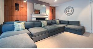 Posezení v ubytování The Gillygate Gathering - City Centre - Sleeps Up To 18