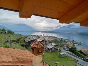 a view of a lake from a house at Casa Al.Ma in Domaso