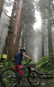 Pyöräilyä majoituspaikan Kawazen alueella tai lähistöllä