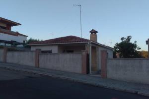 Fotografia z galérie ubytovania Casa con jardín y barbacoa en Cunit v destinácii Cunit