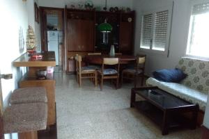 Fotografia z galérie ubytovania Casa con jardín y barbacoa en Cunit v destinácii Cunit