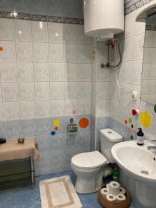 Ett badrum på Apartament Swobodna