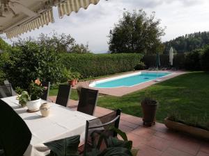 Bazén v ubytování Ferienwohnung mit Pool in Wörthersee Nähe nebo v jeho okolí