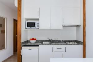 Kuchyňa alebo kuchynka v ubytovaní Apartamentos venecia a unos pasos de la playa