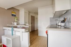 Кухня или мини-кухня в Deauville-Port - Escapade Deauvillaise dans un charmant studio

