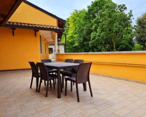 Patio alebo iná vonkajšia časť ubytovania Casa Colonna Montegrotto terme