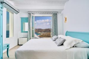 
מיטה או מיטות בחדר ב-Arte & Mare Elia Luxury Suites & Vllas
