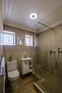 A bathroom at Paternoster Hotel