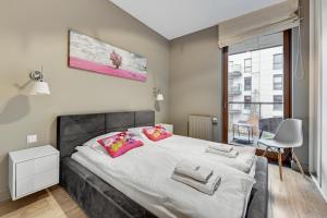 Posteľ alebo postele v izbe v ubytovaní Dom & House - Apartamenty Nadmorski Dwór