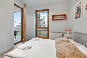 Posteľ alebo postele v izbe v ubytovaní Dom & House - Apartamenty Nadmorski Dwór