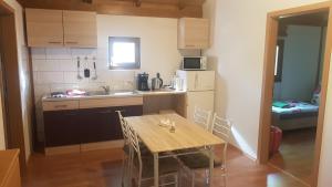 Η κουζίνα ή μικρή κουζίνα στο Ferienhaus Marina