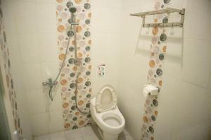 ห้องน้ำของ D'SHARIO Hotel Kepanjen