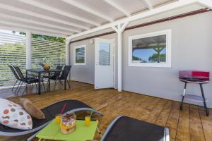 a living room with a table and chairs at Zelena Laguna Mobile Homes in Poreč