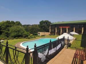 Magoebaskloof Hotel内部或周边的泳池