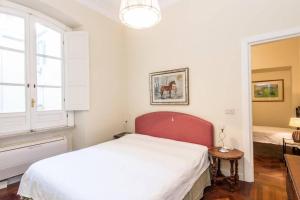 Postel nebo postele na pokoji v ubytování Vatican Large Comfortable Apartment