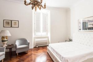 Postel nebo postele na pokoji v ubytování Vatican Large Comfortable Apartment