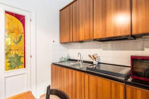Kuchyň nebo kuchyňský kout v ubytování Vatican Large Comfortable Apartment