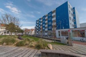 a large blue and white building on a city street at Haus Iderhoff- Wohnung 5 in Norderney