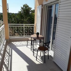 Rõdu või terrass majutusasutuses HOUSE DILENA TSIMTSIRI Luxury Apartment 1