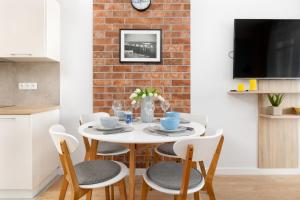 TV/trung tâm giải trí tại Apartment Klifowa Resort with SPA, Fitness & Kids Room by Noclegi Renters