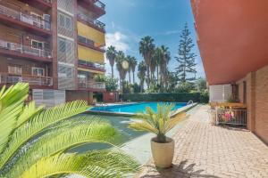 a courtyard with a swimming pool in a building at HomeHolidaysRentals Amaral in Pineda de Mar