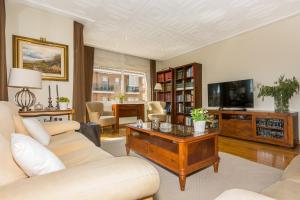 a living room with a couch and a tv at HomeHolidaysRentals Amaral in Pineda de Mar
