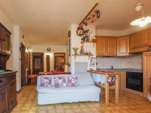 a living room with a white couch in a kitchen at Casa Tubertini- Poletti in Moena