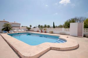 Bazén v ubytovaní Holiday Home Calas alebo v jeho blízkosti