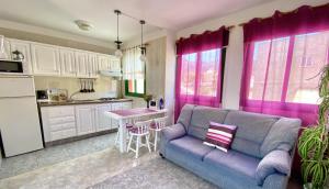 Kuchyňa alebo kuchynka v ubytovaní Home2Book Relax Apartment Buenavista