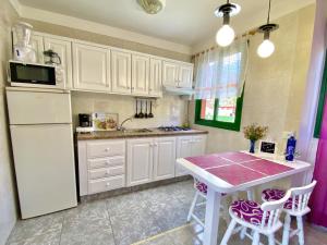 Kuchyňa alebo kuchynka v ubytovaní Home2Book Relax Apartment Buenavista