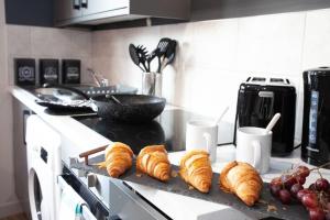 Modern Stylish 2 bed Apt Great Transport Links