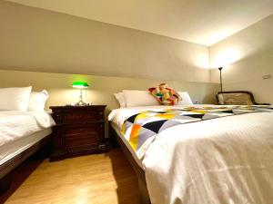 Postel nebo postele na pokoji v ubytování 墾丁聚點旅棧 2Ps Hotel