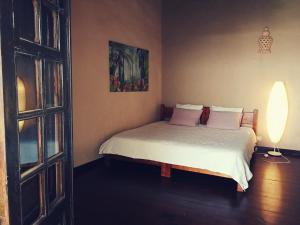 a bedroom with a bed and a lamp in it at Casa Angel in Mácher +23 photos