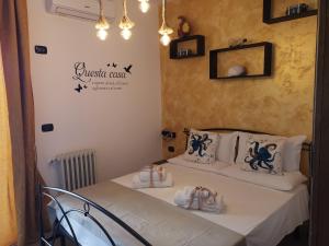 Łóżko lub łóżka w pokoju w obiekcie B&B Medusa House Gallipoli