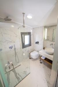 Salle de bains dans l'établissement Terra Olivia Luxury Villas and Suites
