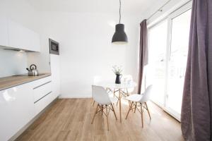 Kuchyňa alebo kuchynka v ubytovaní Apartment in Vodice with terrace, air conditioning, WiFi, dishwasher, Pool 4932-4