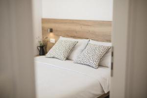 Posteľ alebo postele v izbe v ubytovaní Apartment in Vodice with terrace, air conditioning, WiFi, dishwasher, Pool 4932-4 + 33 fotografií