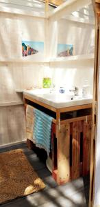 A kitchen or kitchenette at The PineForest Cabin