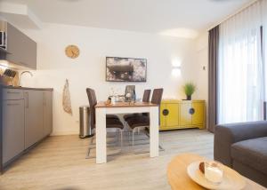 a kitchen and living room with a table and chairs at Zum Hohlen Rain in Winterberg