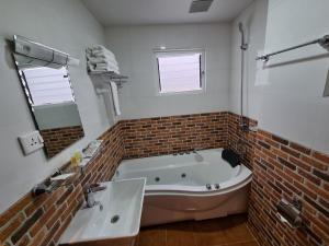 Koupelna v ubytování Chautari Boutique Hotel
