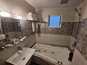 Koupelna v ubytování Chautari Boutique Hotel