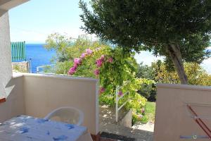 Balkón alebo terasa v ubytovaní Apartment in Pisak with sea view, terrace, air conditioning, Wi-Fi (4722-5)
