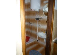 Kúpeľňa v ubytovaní Apartment in Pisak with sea view, terrace, air conditioning, Wi-Fi (4722-1)