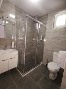 Ванная комната в Crown Apartments