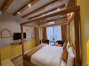 TV a/nebo společenská místnost v ubytování Chautari Boutique Hotel