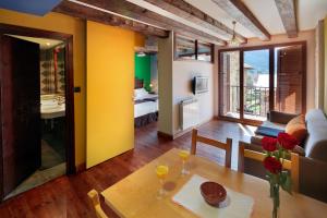 TV a/nebo společenská místnost v ubytování Villa de Plan Apartments&Suites