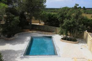 
Vista sulla piscina di Residence La Vallonea FULL A o su una piscina nei dintorni
