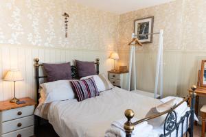Un pat sau paturi într-o cameră la Bosayne Guest House