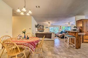 Gallery image of Family-Friendly Home with Deck by Rainbow Springs! in Williston +22 photos